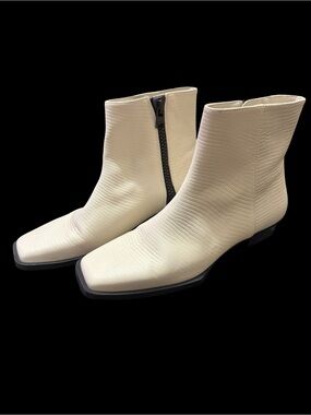 Frame le Maddox ankle cream boots euro 37.5 or 7 reg $498